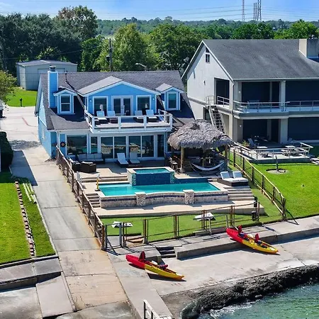 Bayfront Luxury House With Pool Villa